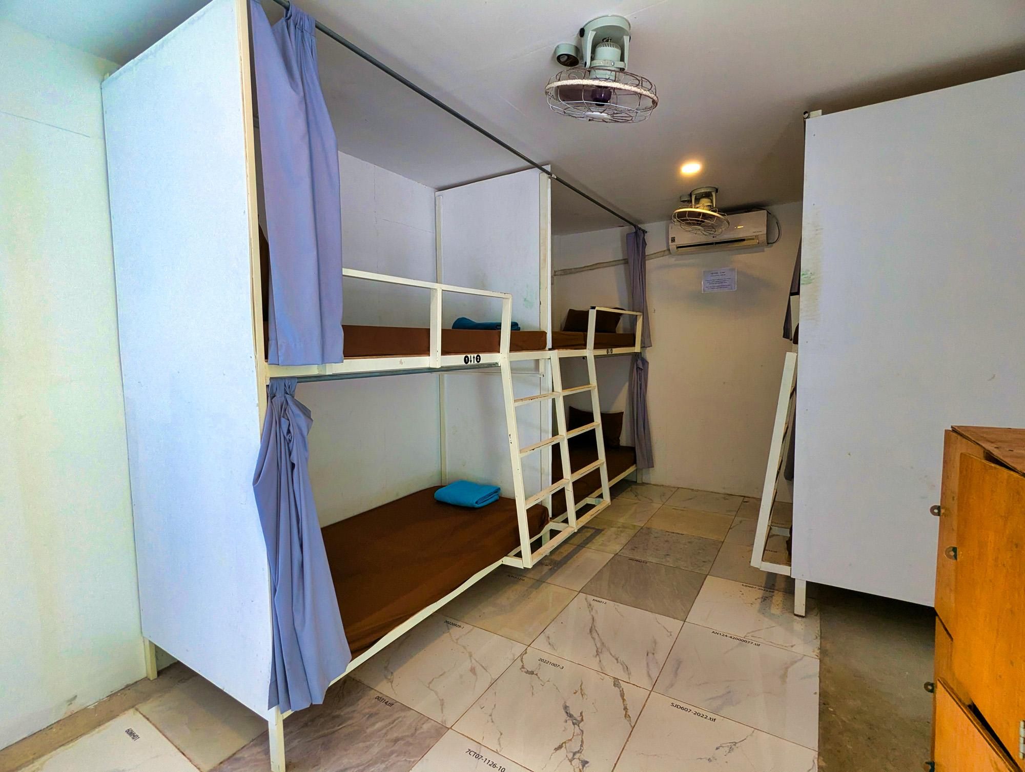 Dormitory Room - Mixed