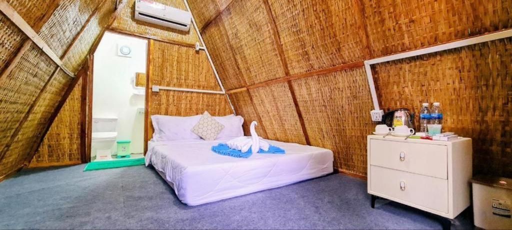 Bungalow with Garden View