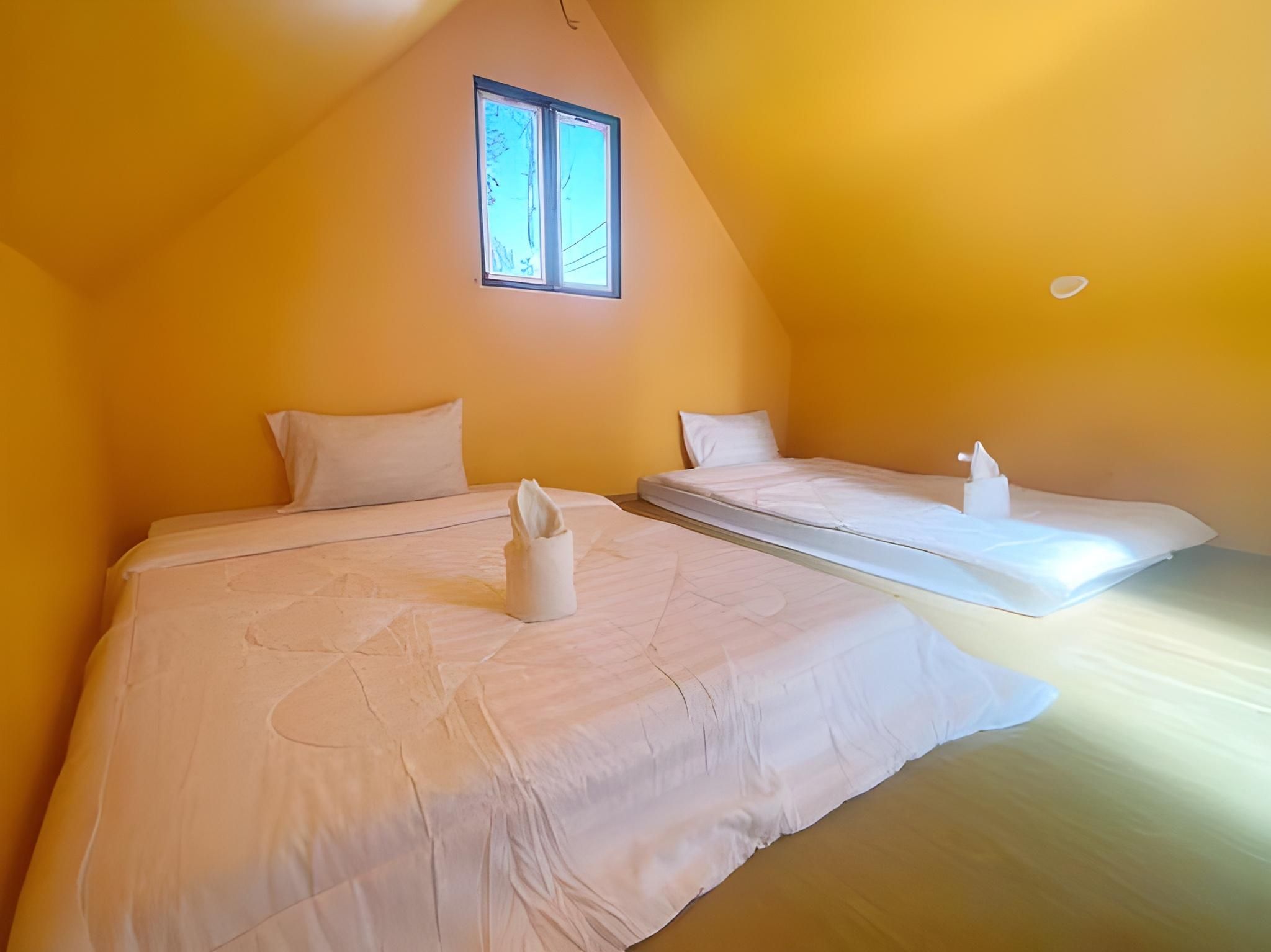 Standard Twin with Share Bathroom