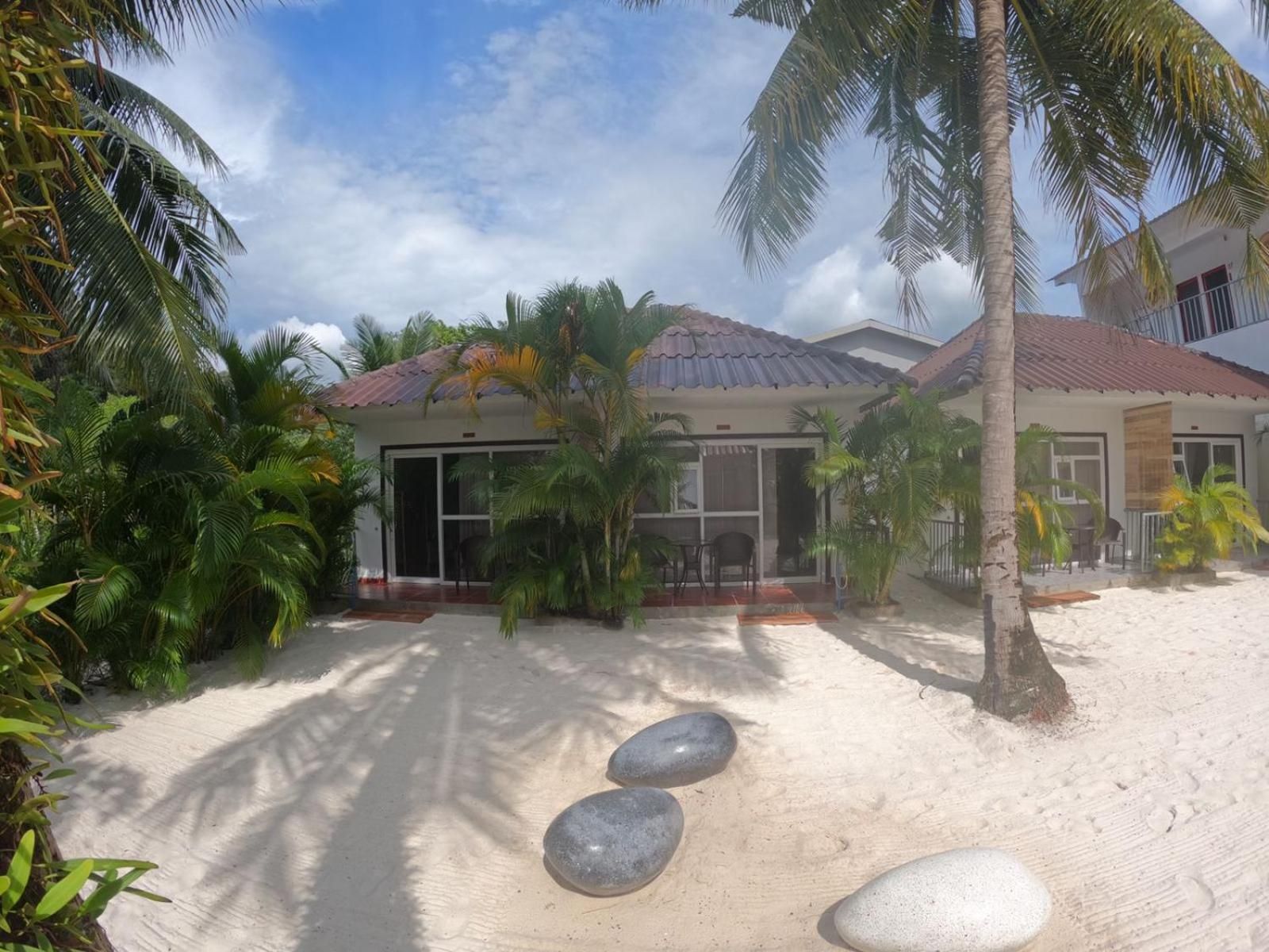 WHITE SAND ARK RESORT