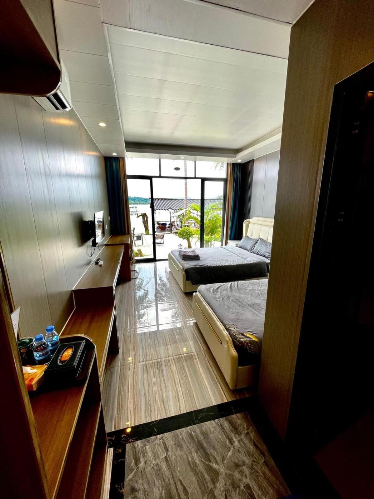 Deluxe Triple Room with Sea View
