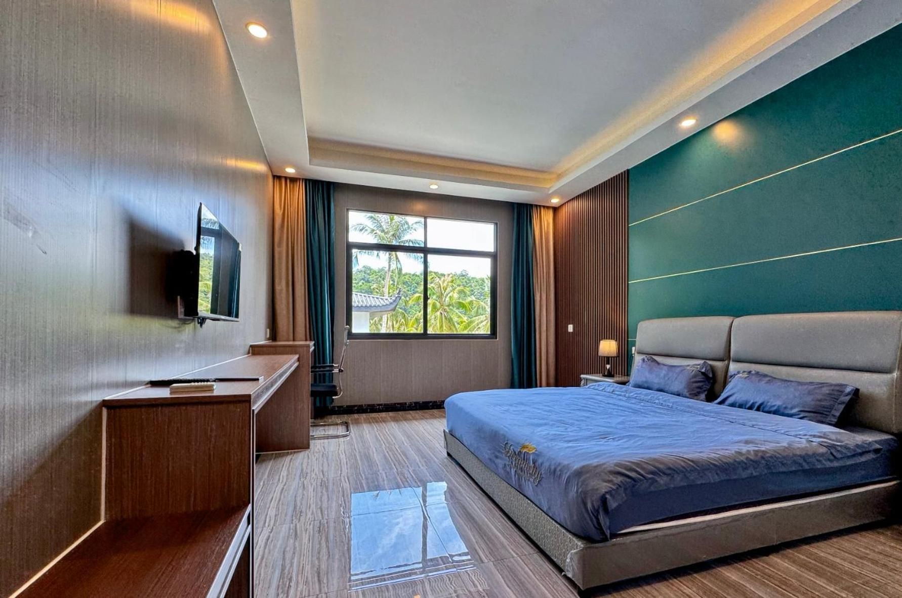 Large Double Room