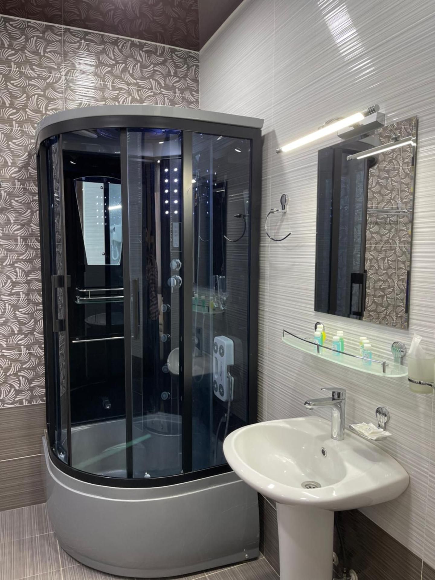 Shosh Palace Family Room 2