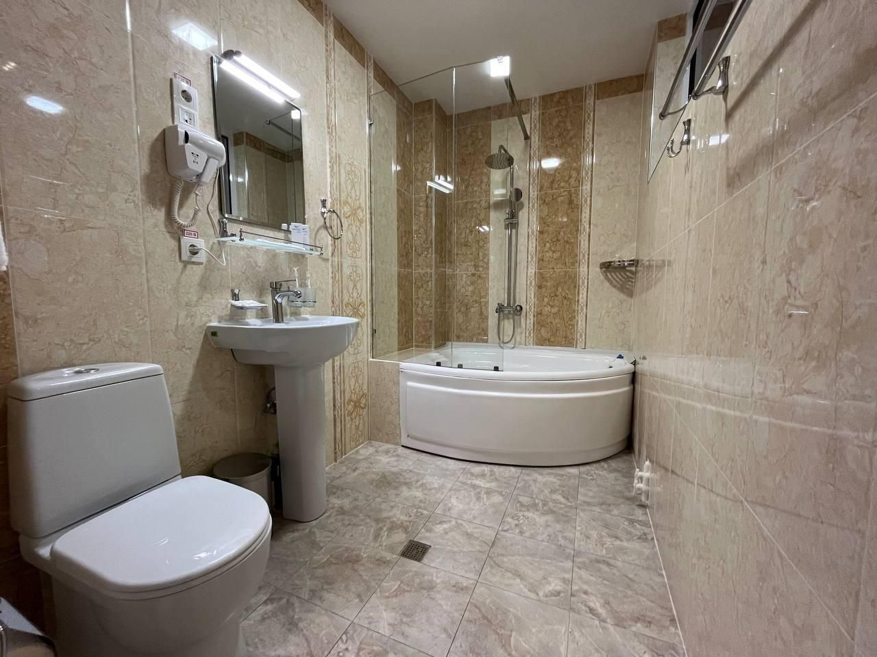 AKS Hotel Luxe Double Room 2