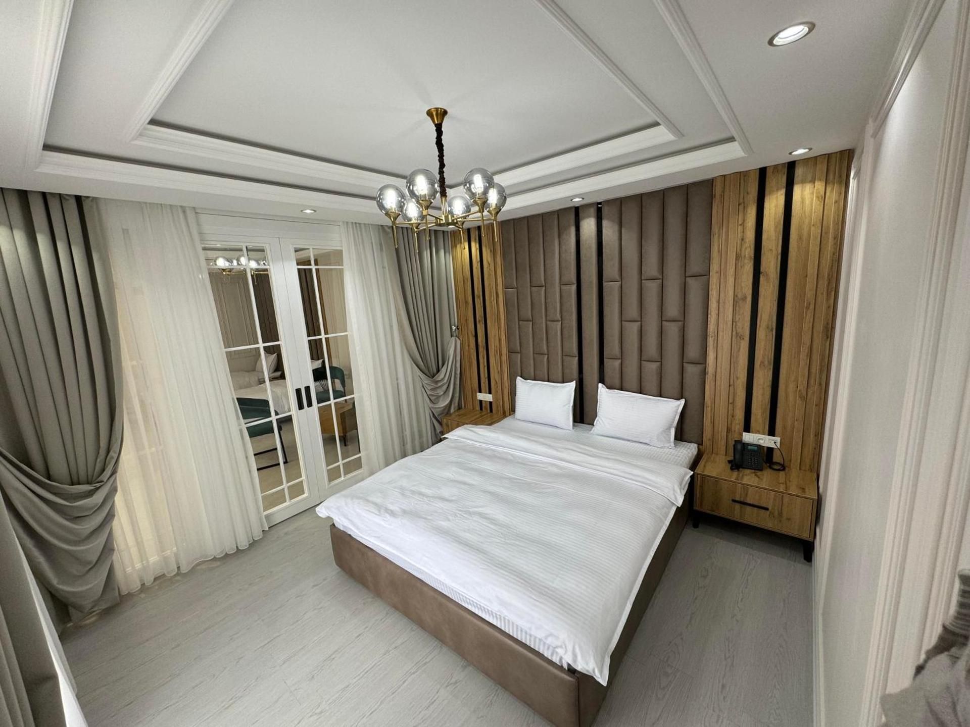 Astoria Boutique Standard