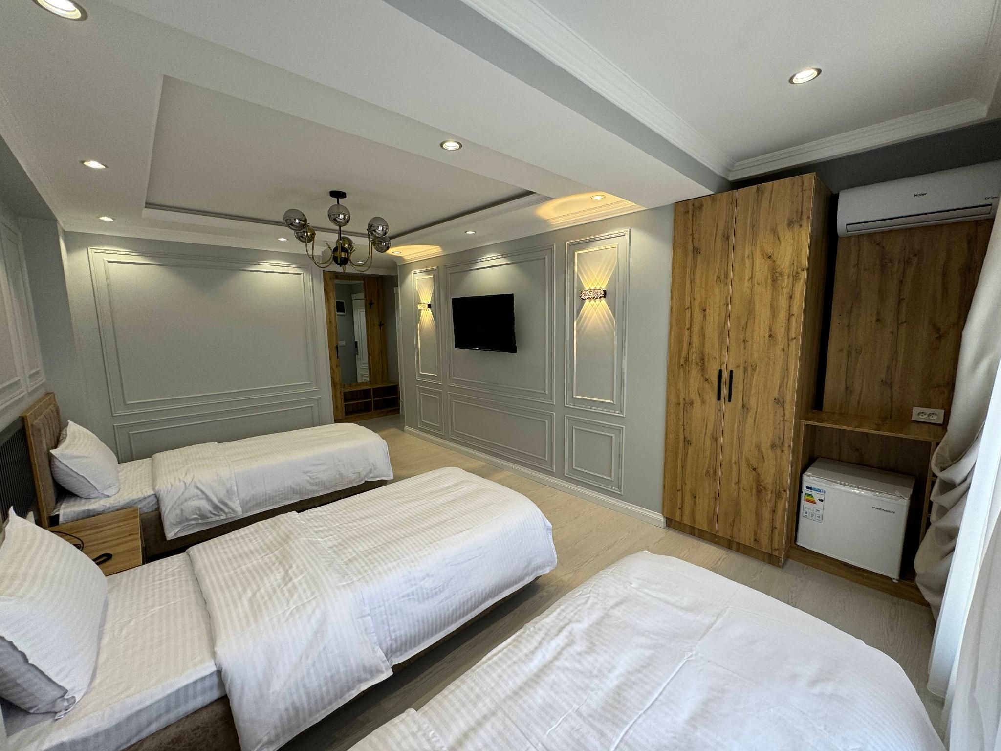 Astoria Boutique Deluxe Triple 2