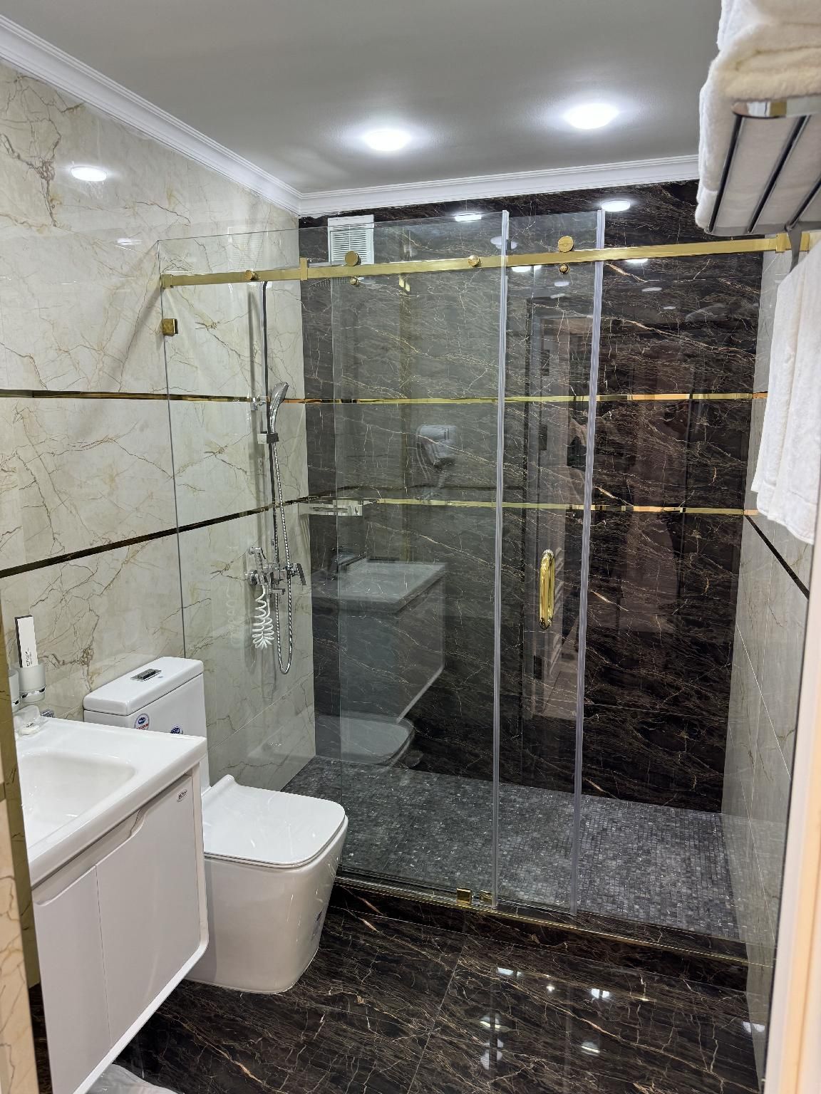 Astoria Boutique Deluxe Triple 3