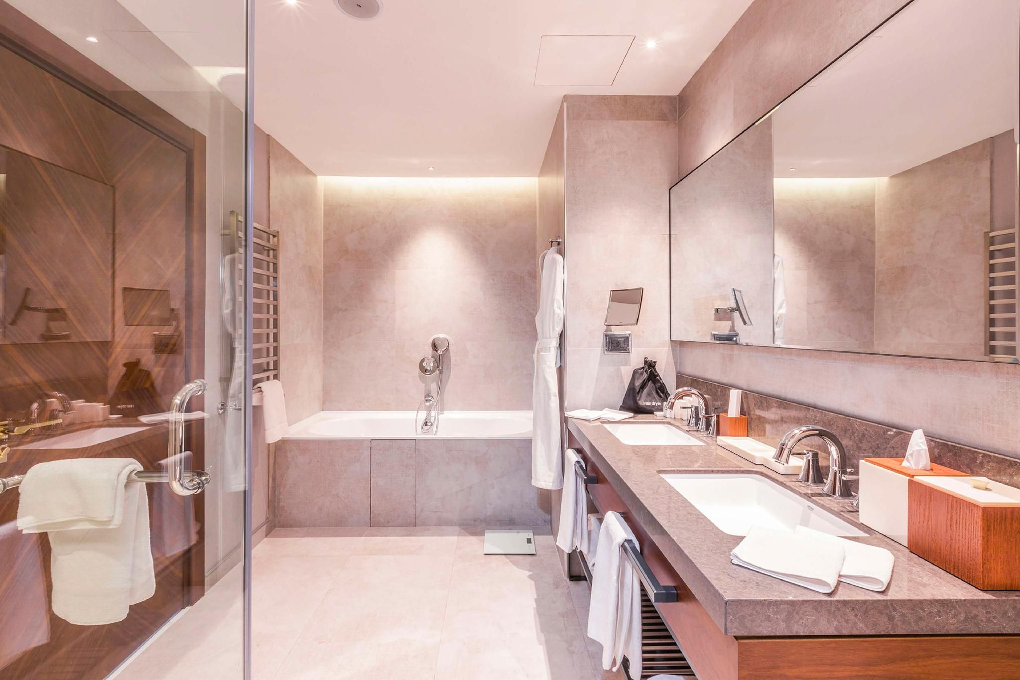 King One Bedroom Deluxe Suite