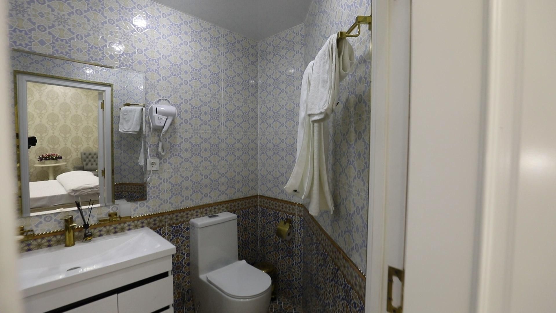 Premium Deluxe Pool Corner King Room