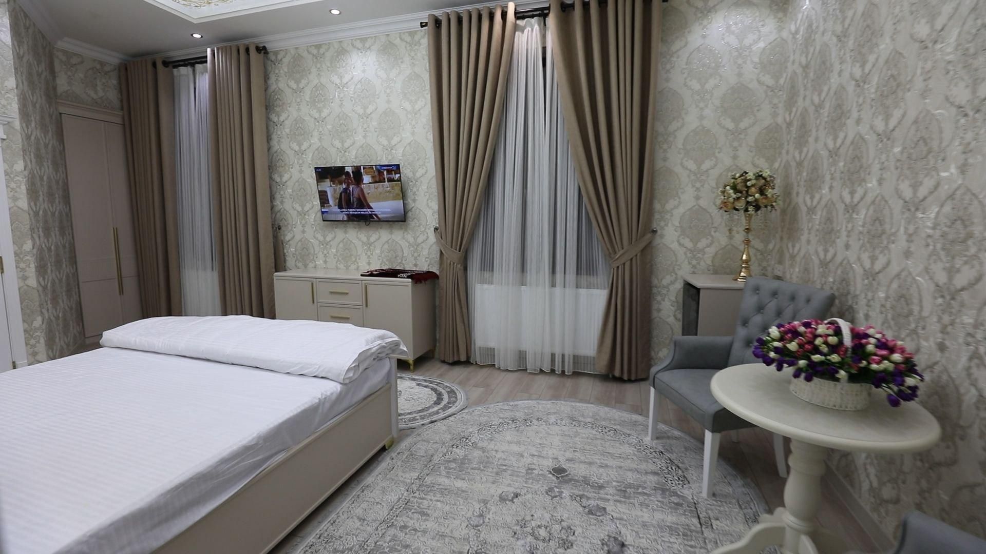 Premium Deluxe Pool Corner King Room