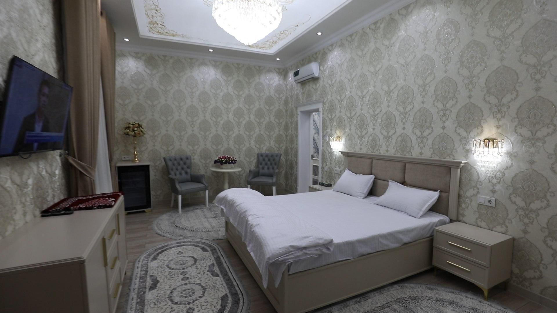 Premium Deluxe Pool Corner King Room