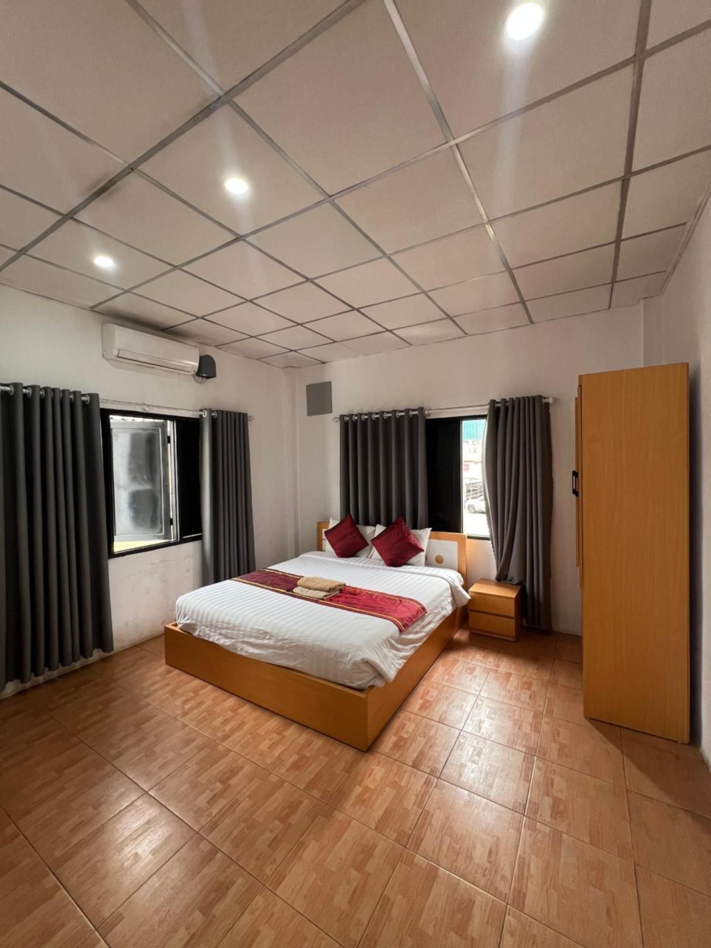 Deluxe Room (2 Adults + 1 Child)