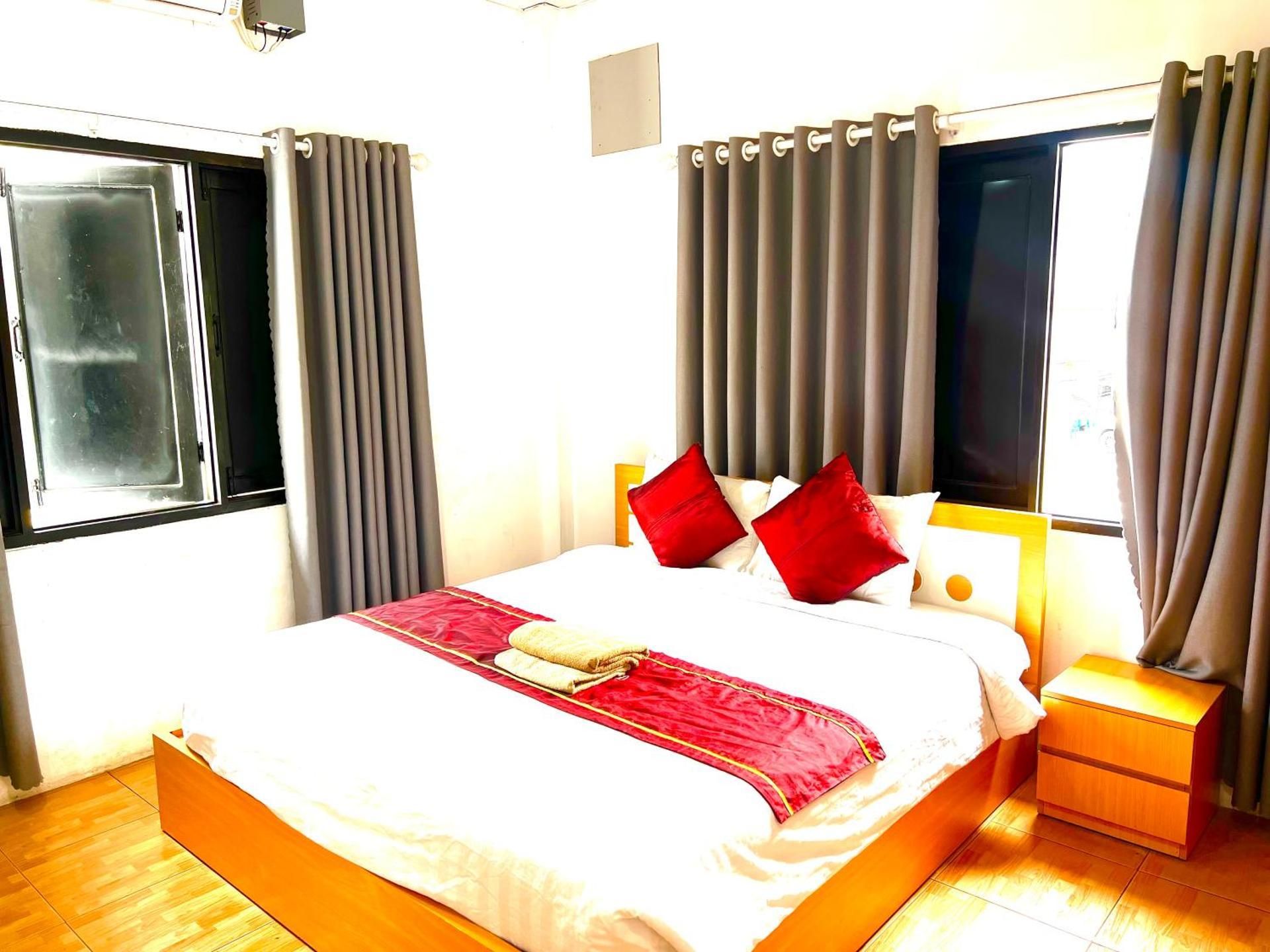 Deluxe Room (2 Adults + 1 Child)