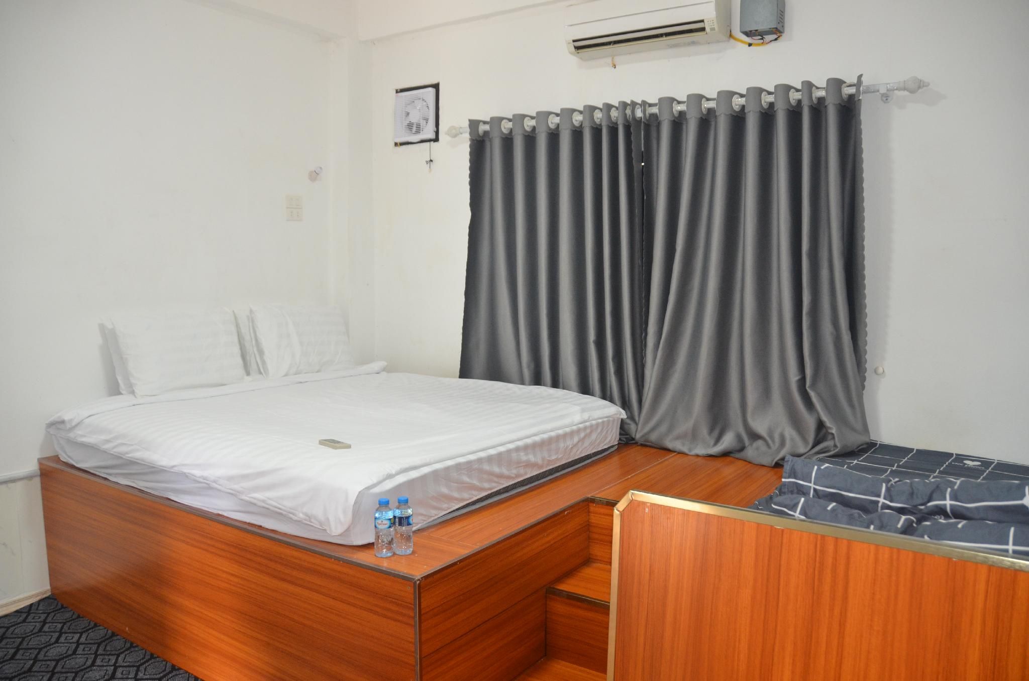 Triple Bedroom with Shared Bathroom