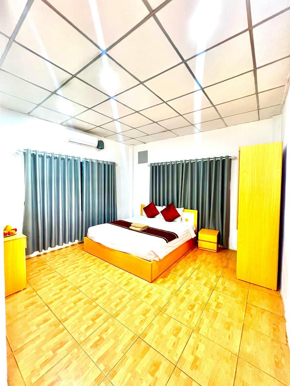 Deluxe - 1 King Bed, Corner Room
