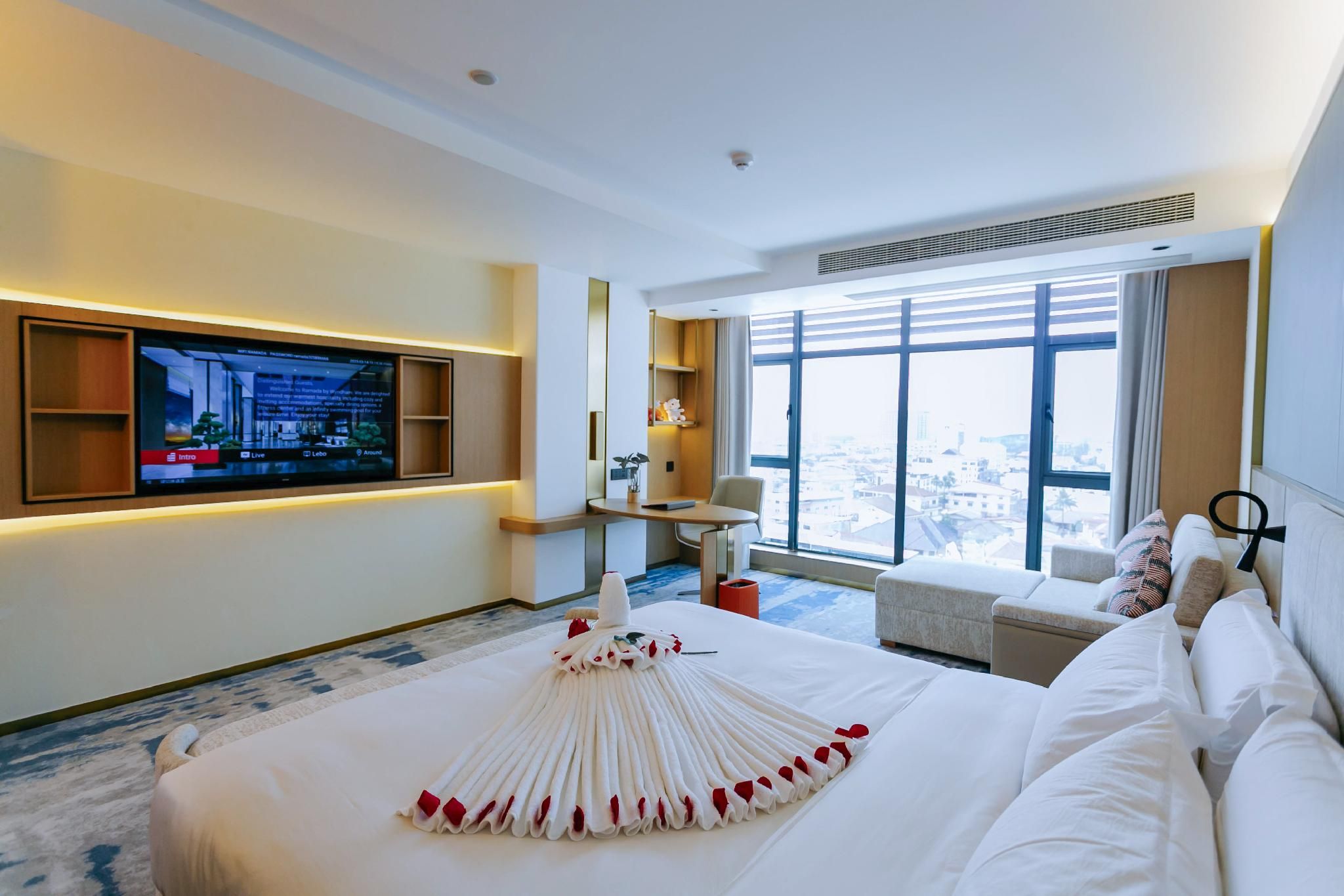 Zero - Pressure Room, 1 King Bed, Non-Smoking