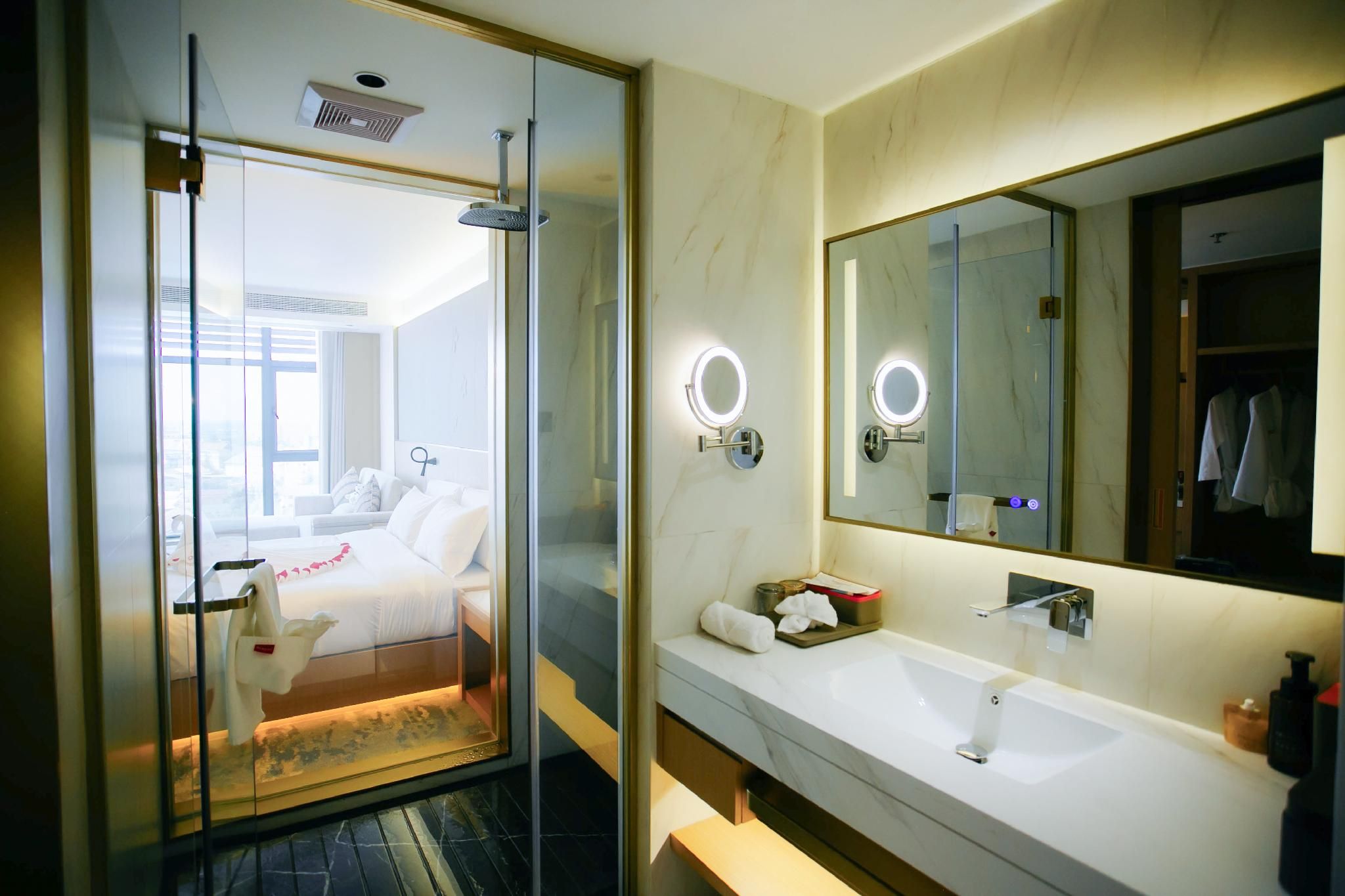 Zero - Pressure Room, 1 King Bed, Non-Smoking