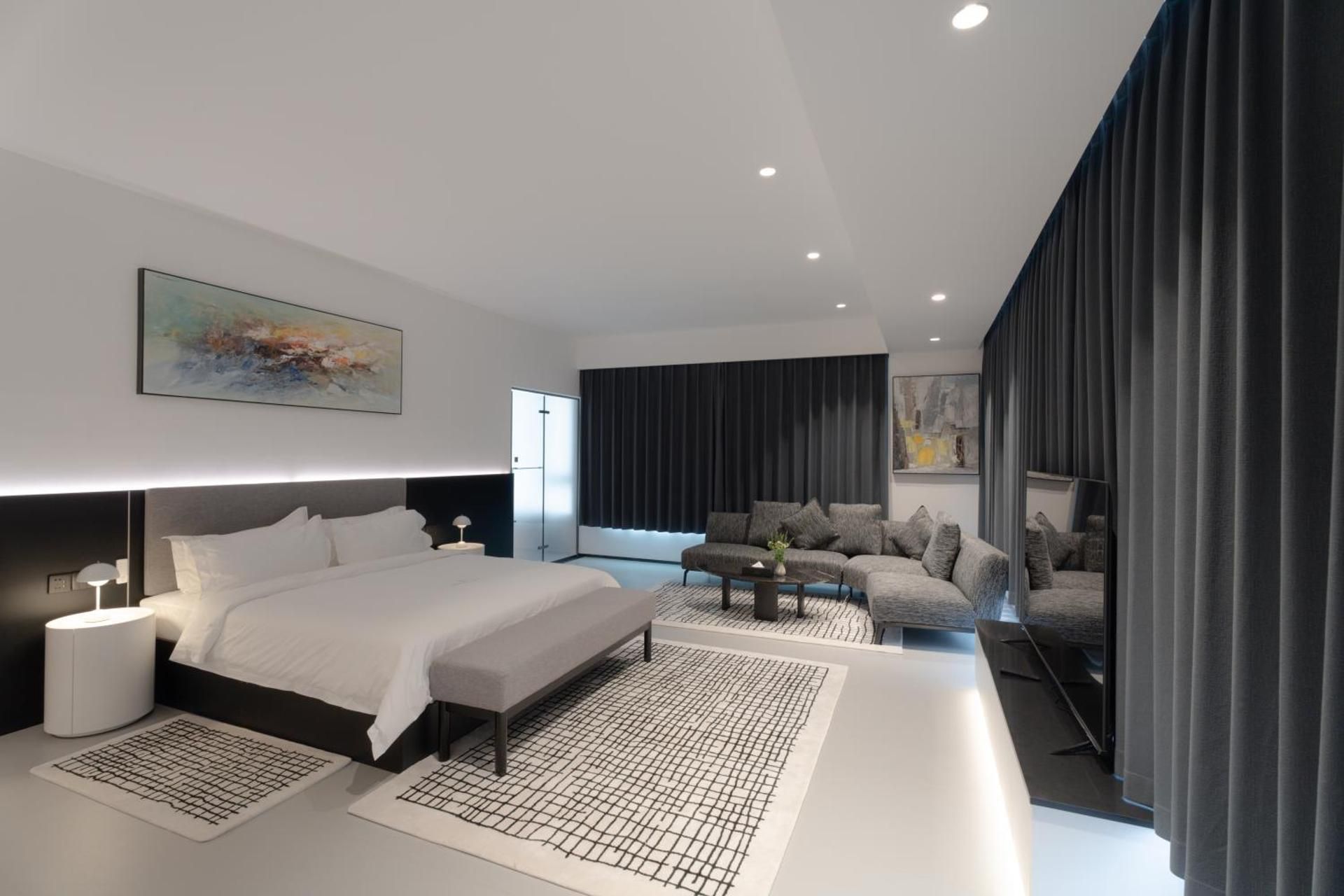 Deluxe Corner Room