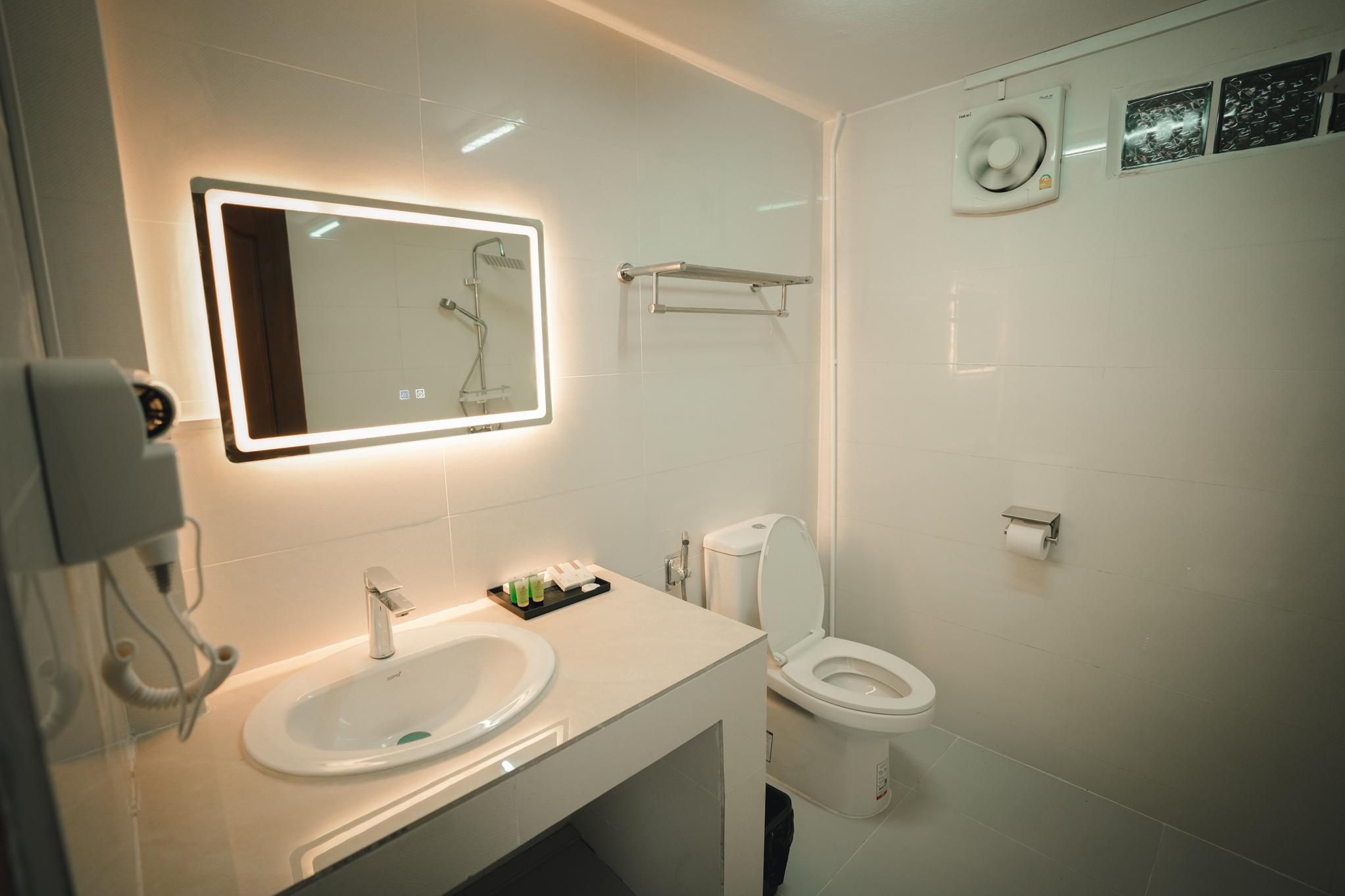 Athenee Hotel Vientiane Deluxe Twin Room 3