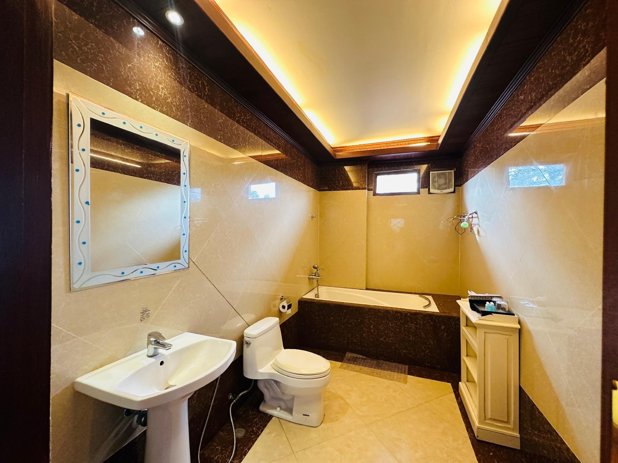 Villa Phonethip Mekong Riverside Deluxe Triple Room 3