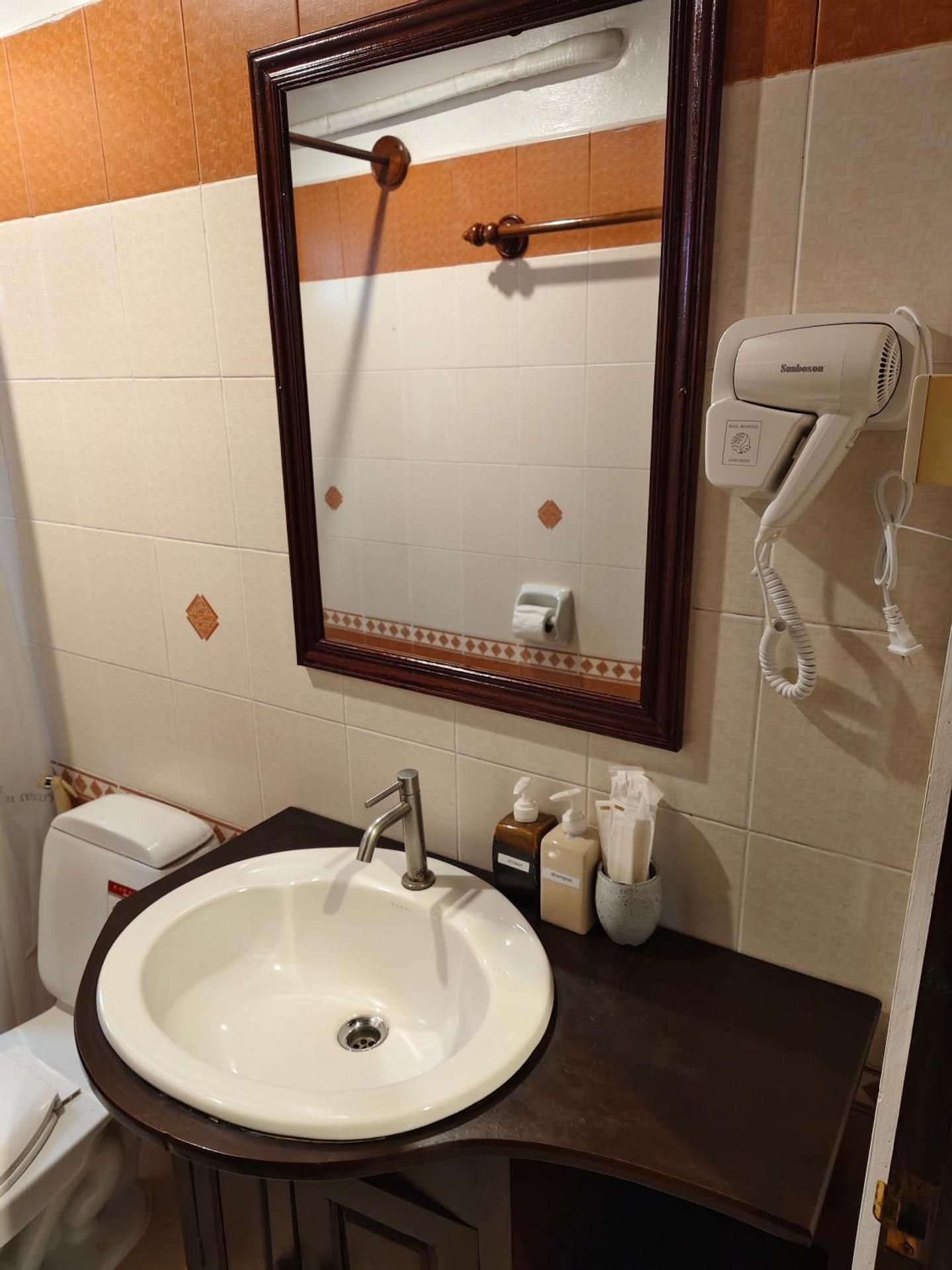 Bouakham Chanthasack Guesthouse Double Room 2