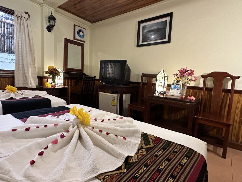 Villa Alounsavath Mekong Riverside Deluxe Twin Room 17