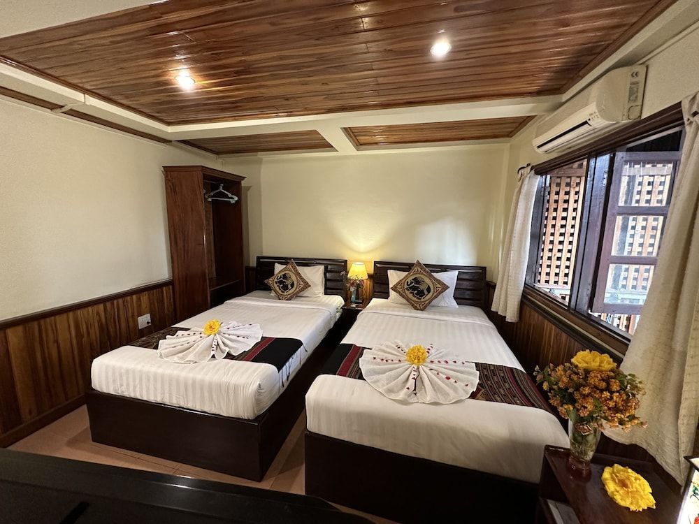 Villa Alounsavath Mekong Riverside Deluxe Twin Room 9