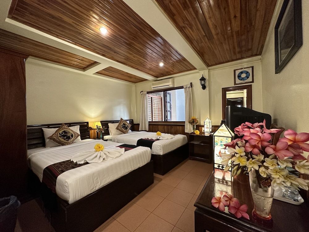 Villa Alounsavath Mekong Riverside Deluxe Twin Room 8