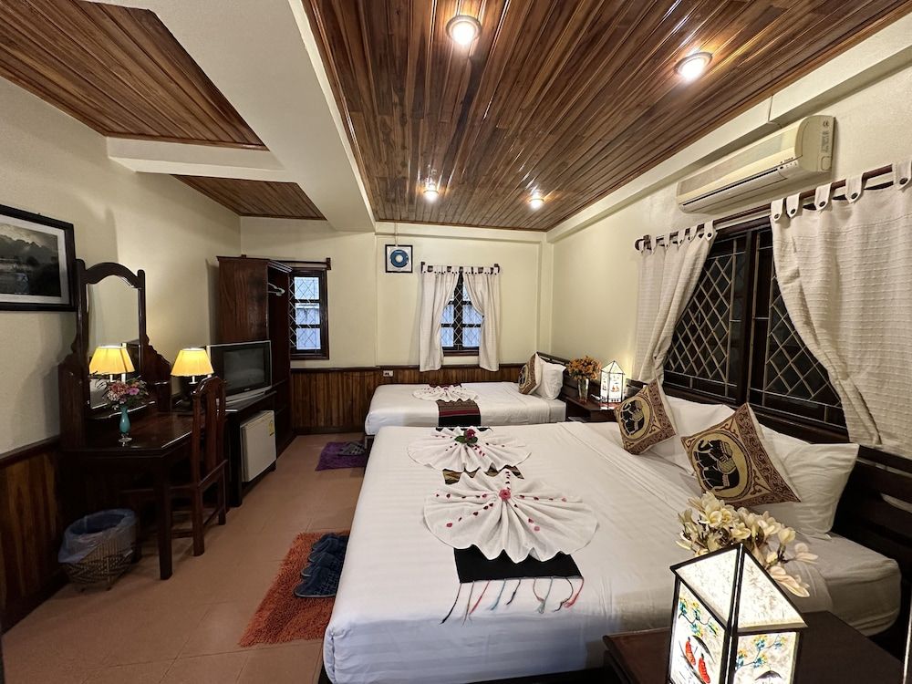 Villa Alounsavath Mekong Riverside Deluxe Twin Room 16