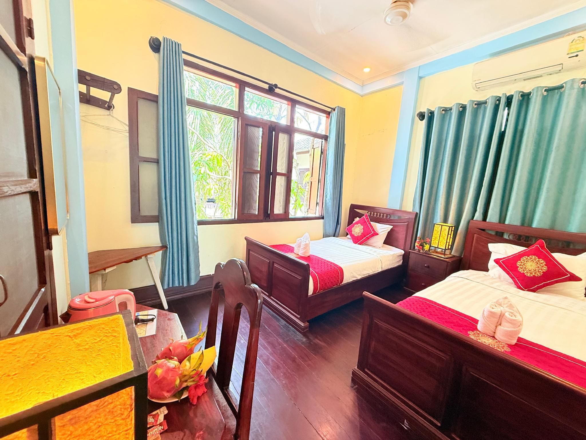 Luang Prabang Manichan Villa Twin Room with Shared Bathroom and Balcony