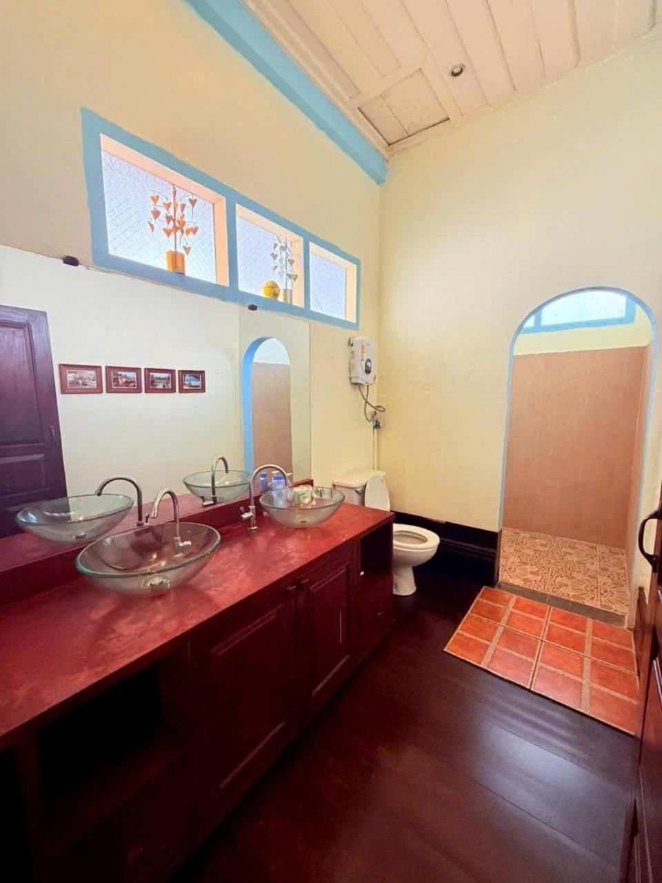 Single Room with Shared Bathroom