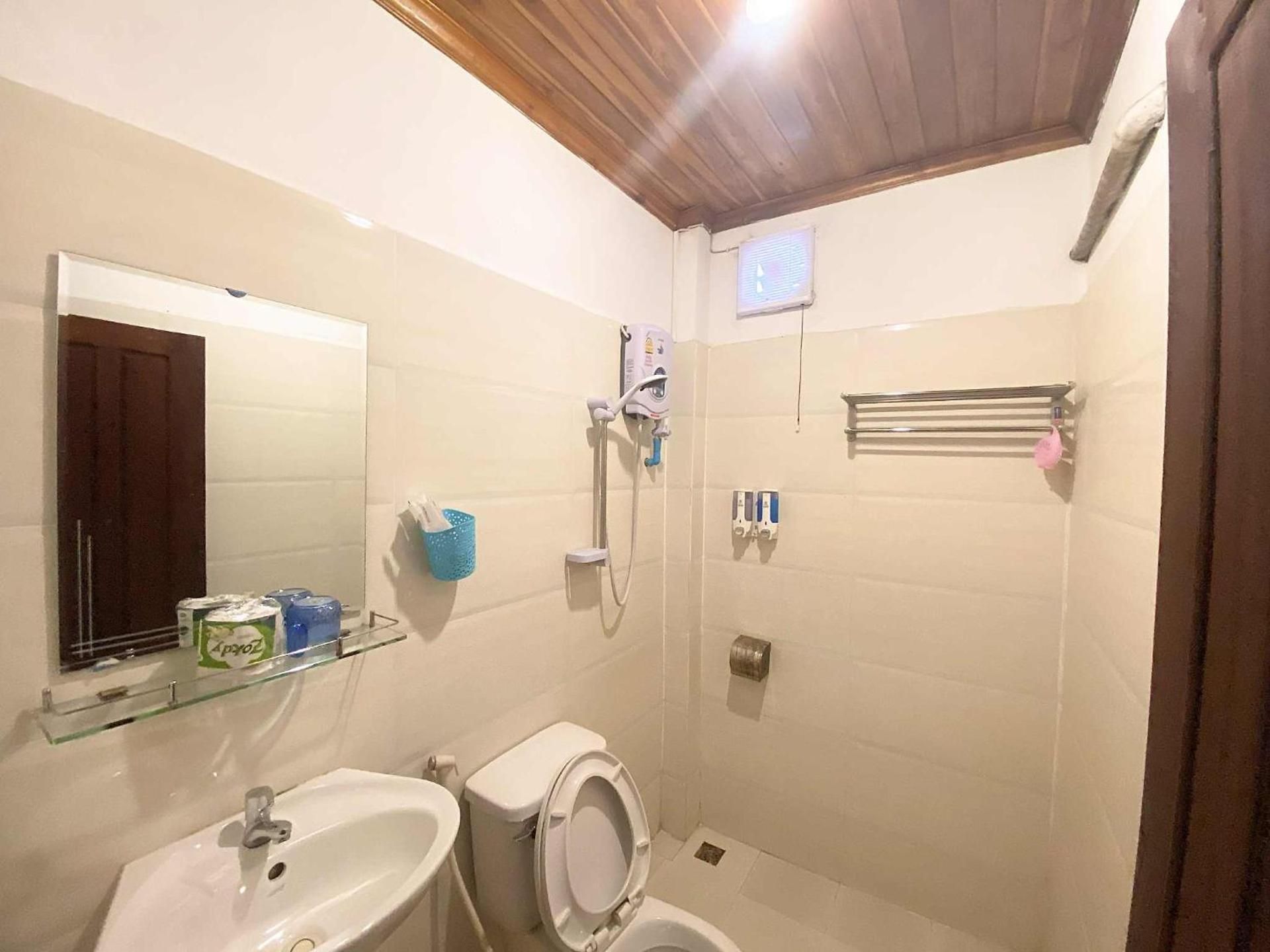 Deluxe Family Room with 3 Beds - Breakfast Included