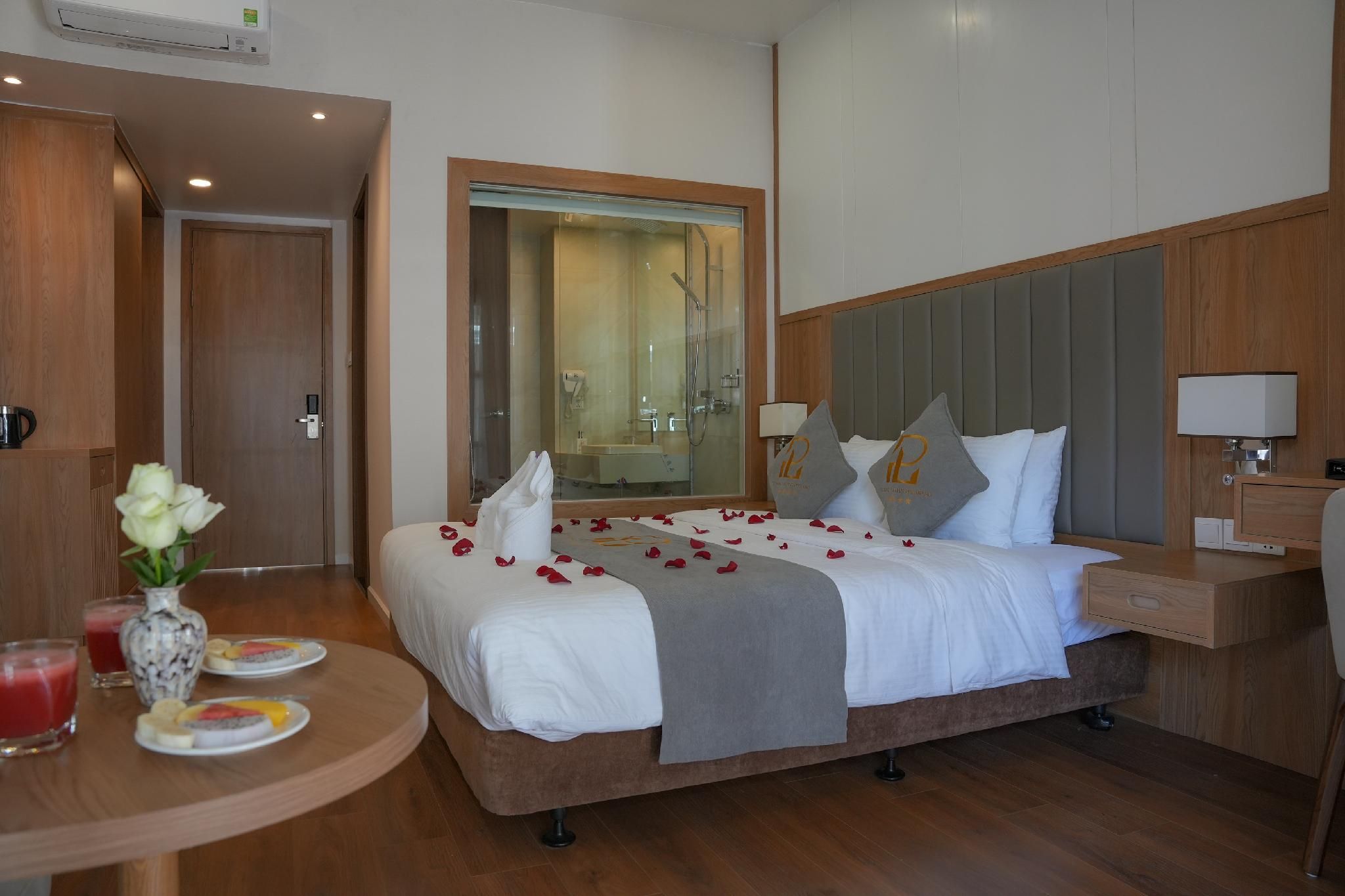 Deluxe Double Room Pool View