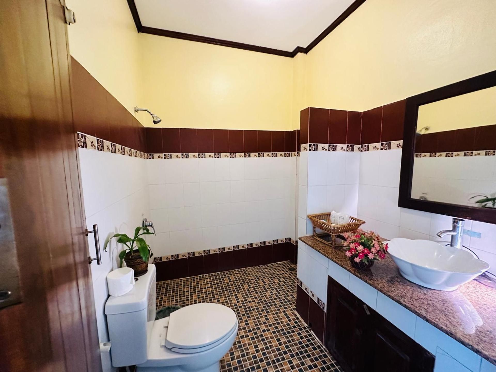 Superior Twin Room with Window