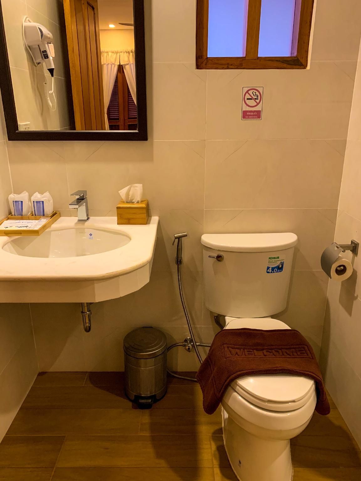 Riverside Guesthouse Luang Prabang Deluxe Twin Room with Balcony 2