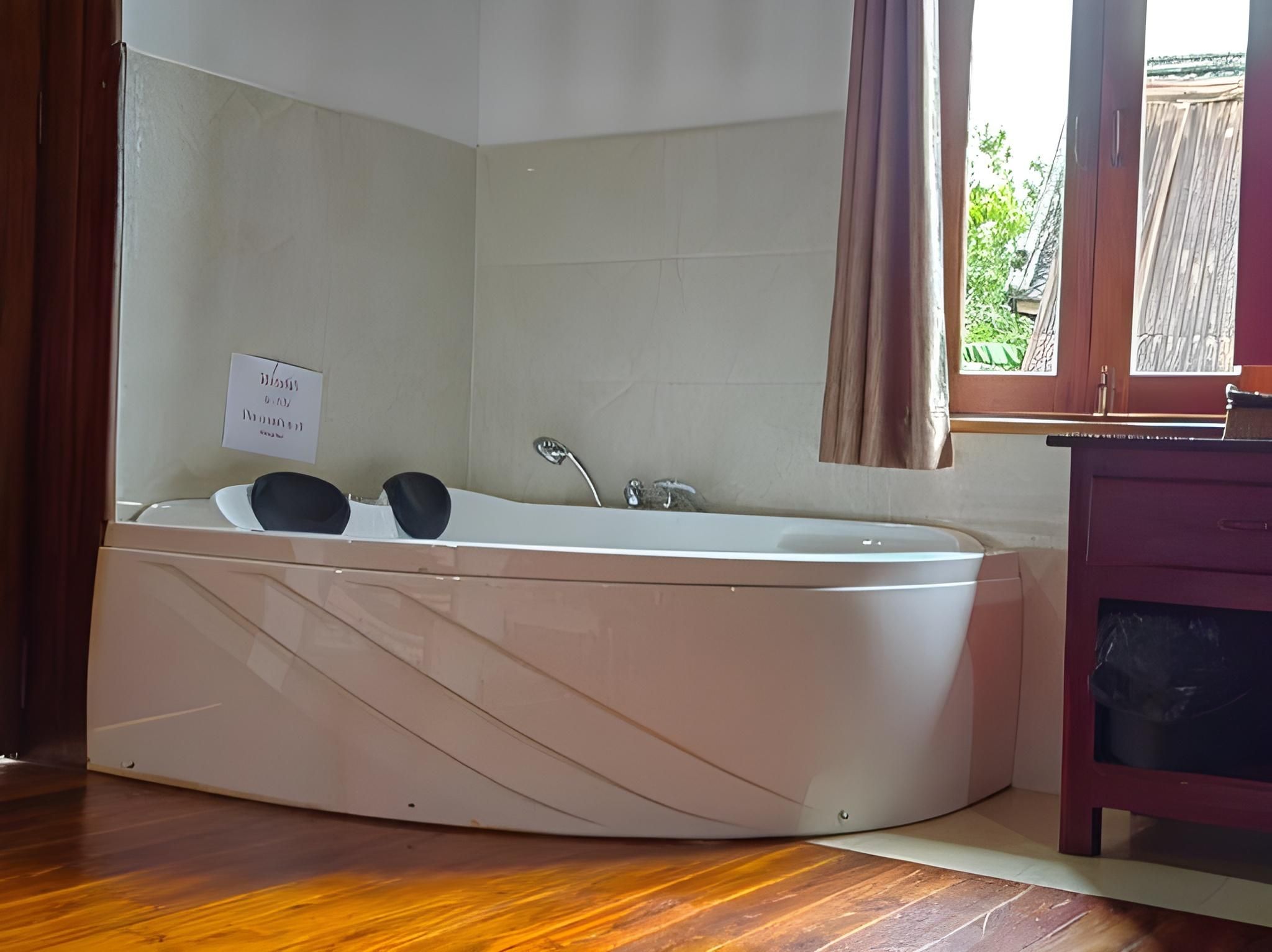 Deluxe King Suite Room