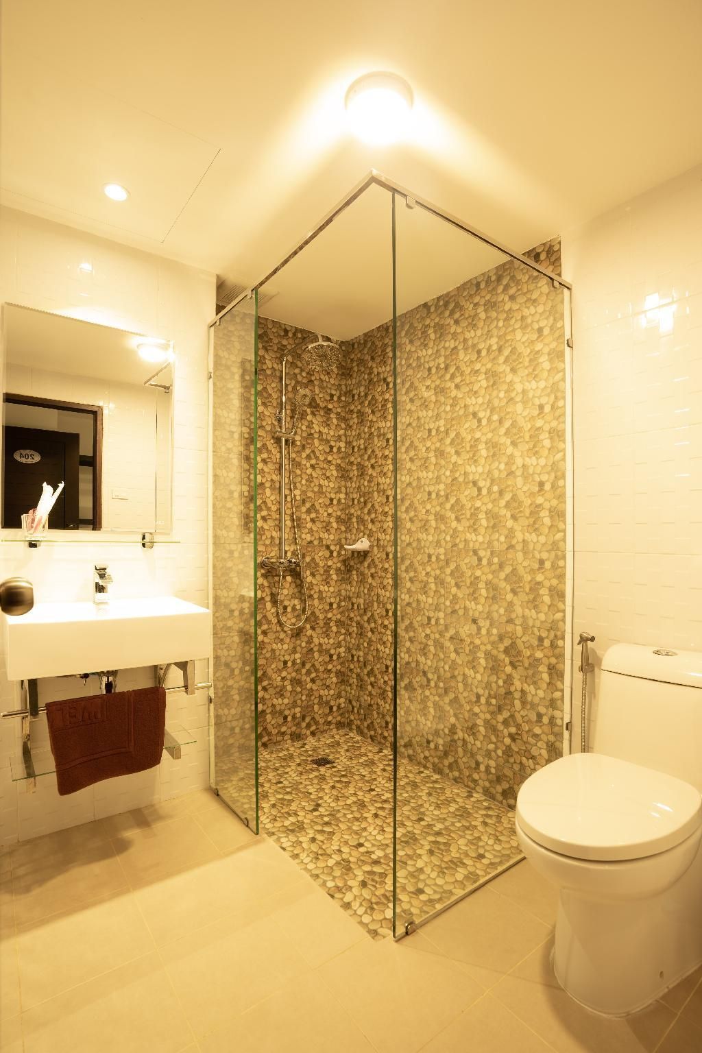 Intouch Riverside Hotel Deluxe King Room 3