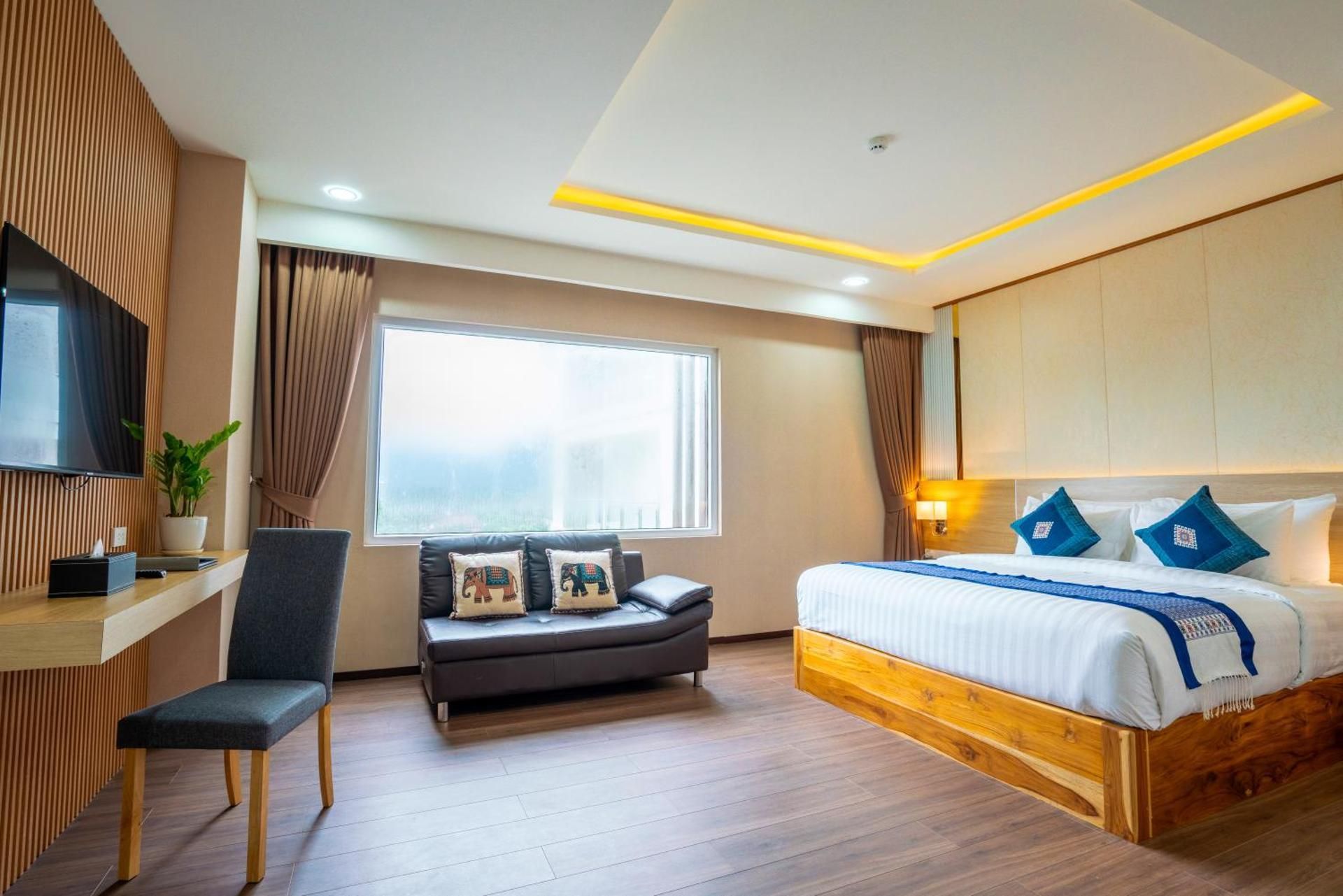 Superior King Room