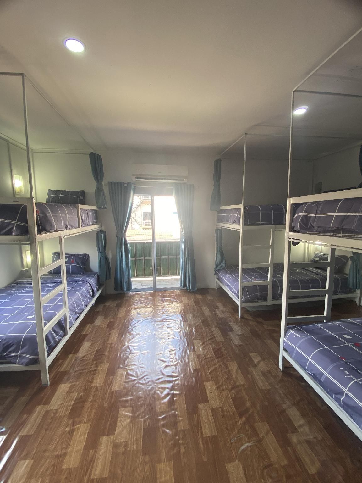 Deluxe - Bed in 8-Bed Mixed Dormitory