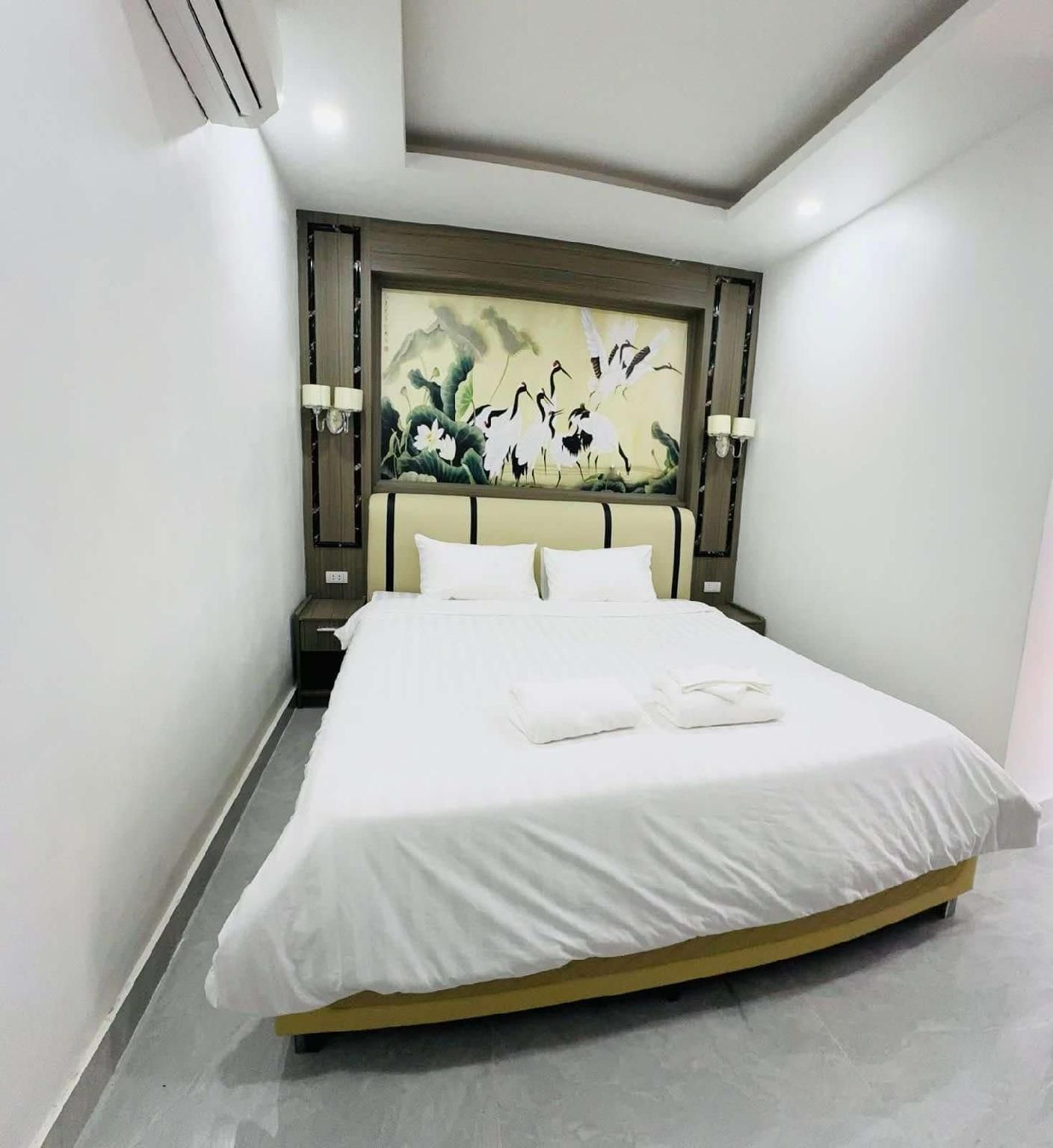 Standard - 1 Queen Bed