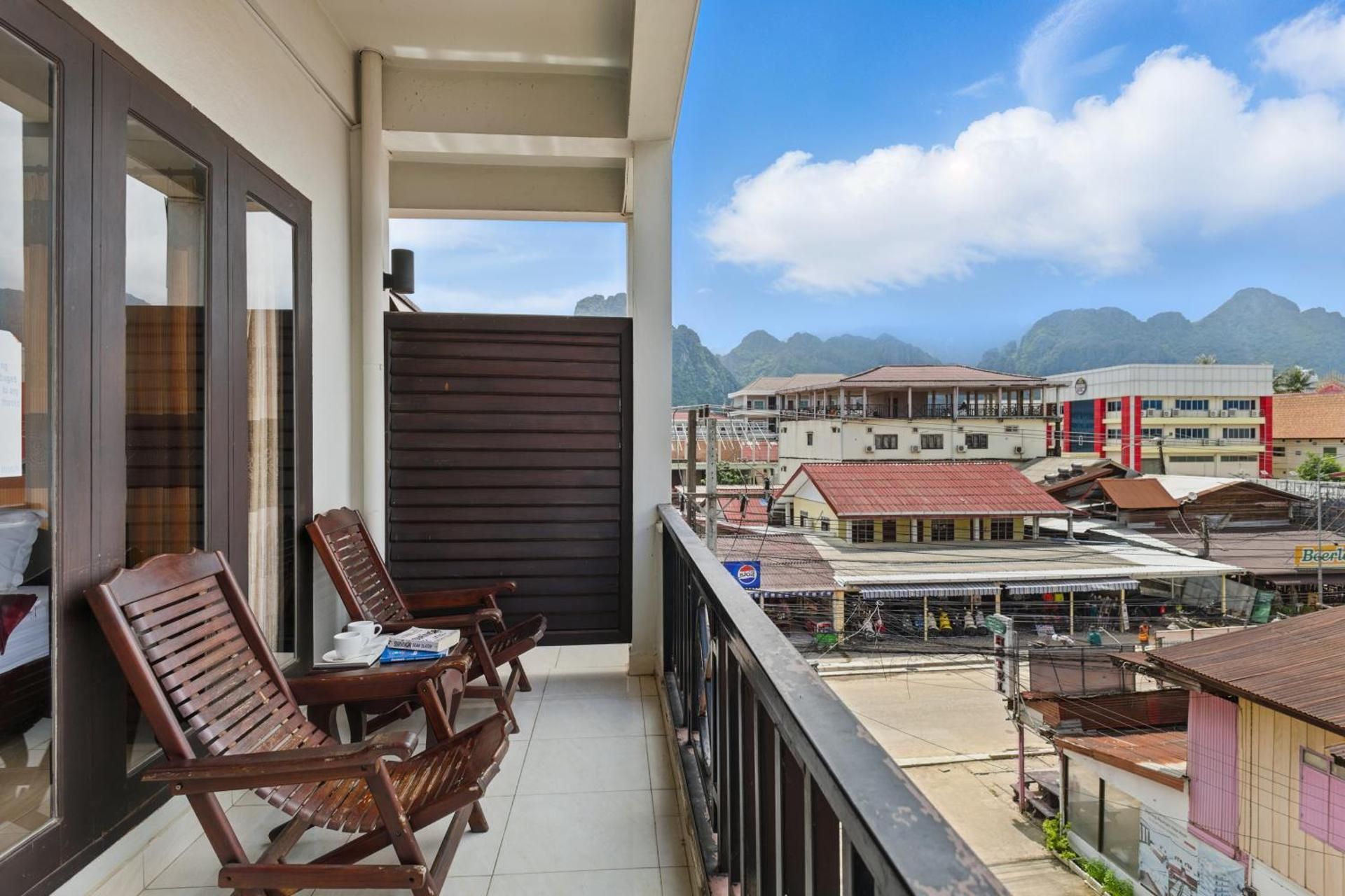Central Hotel Vang Vieng Deluxe Double Balcony 3