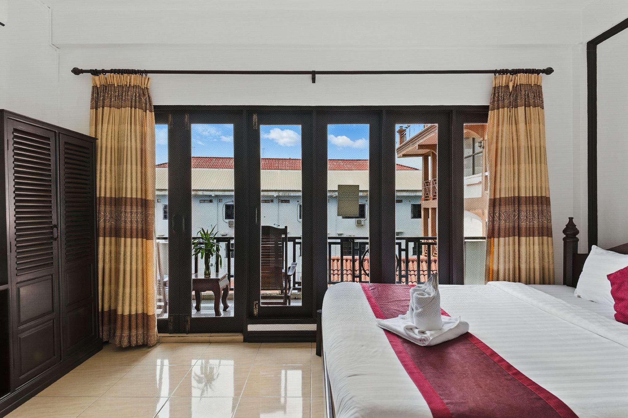 Central Hotel Vang Vieng Family Room