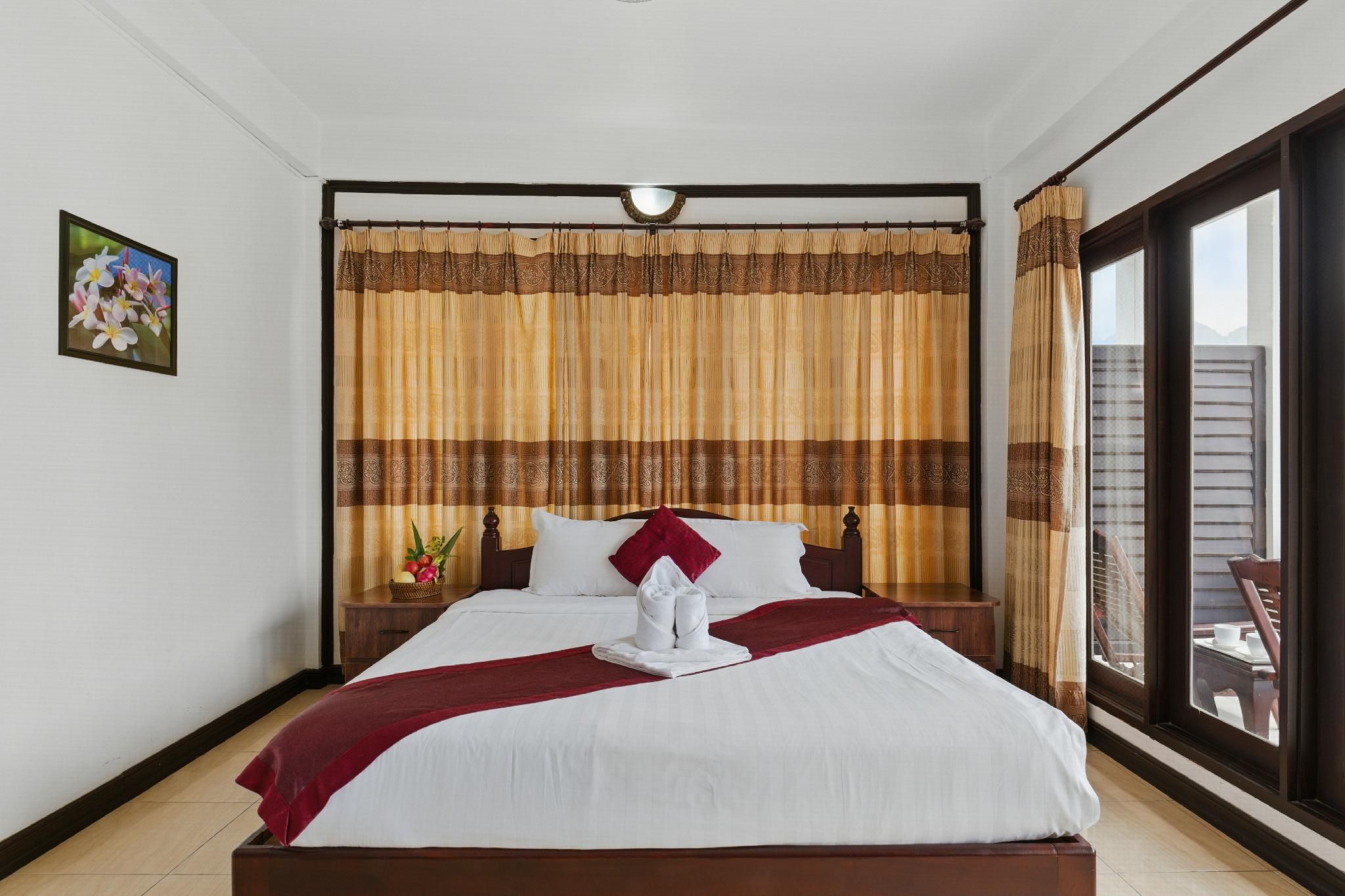 Central Hotel Vang Vieng Deluxe Double Balcony 2