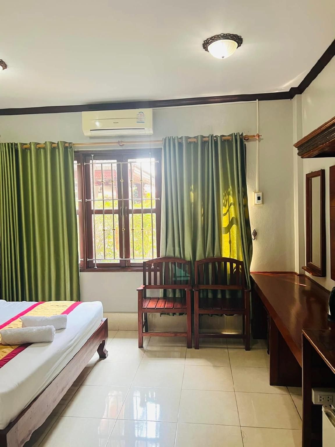 Khampaseuth Hotel Superior Family 3