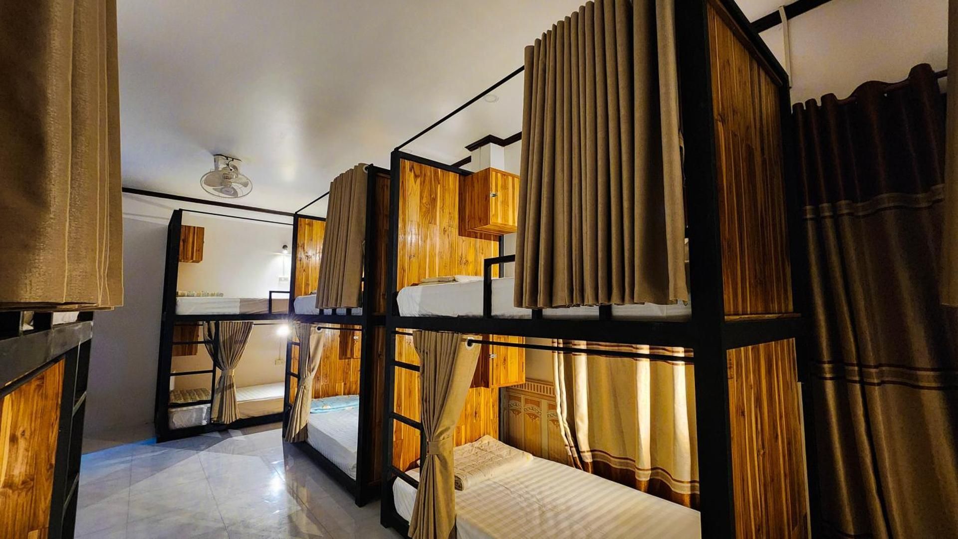 6 Bed Female Community Dorm