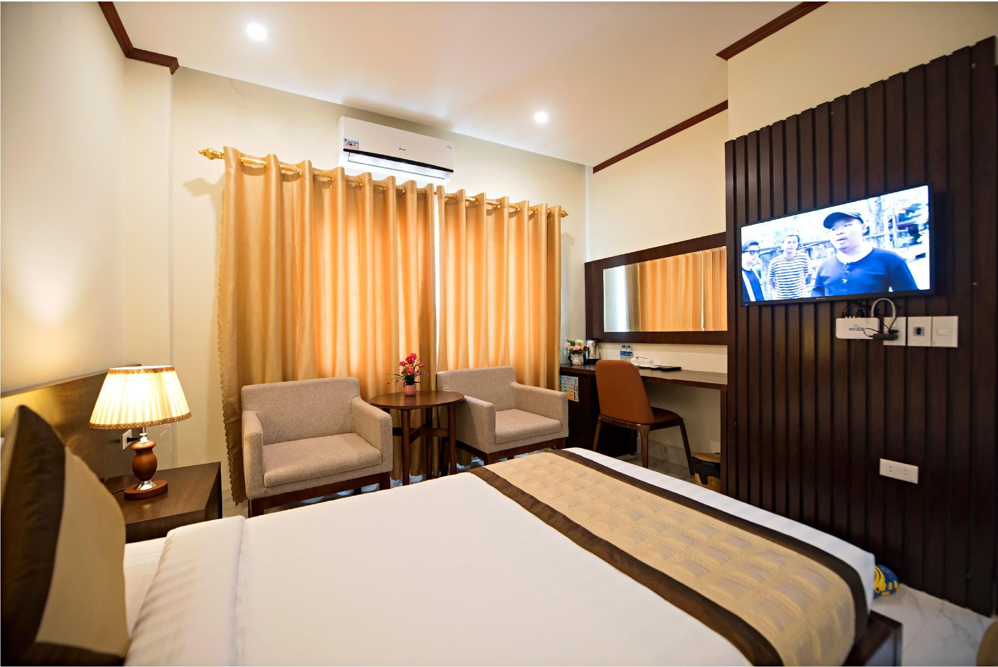 Guest room, Queen