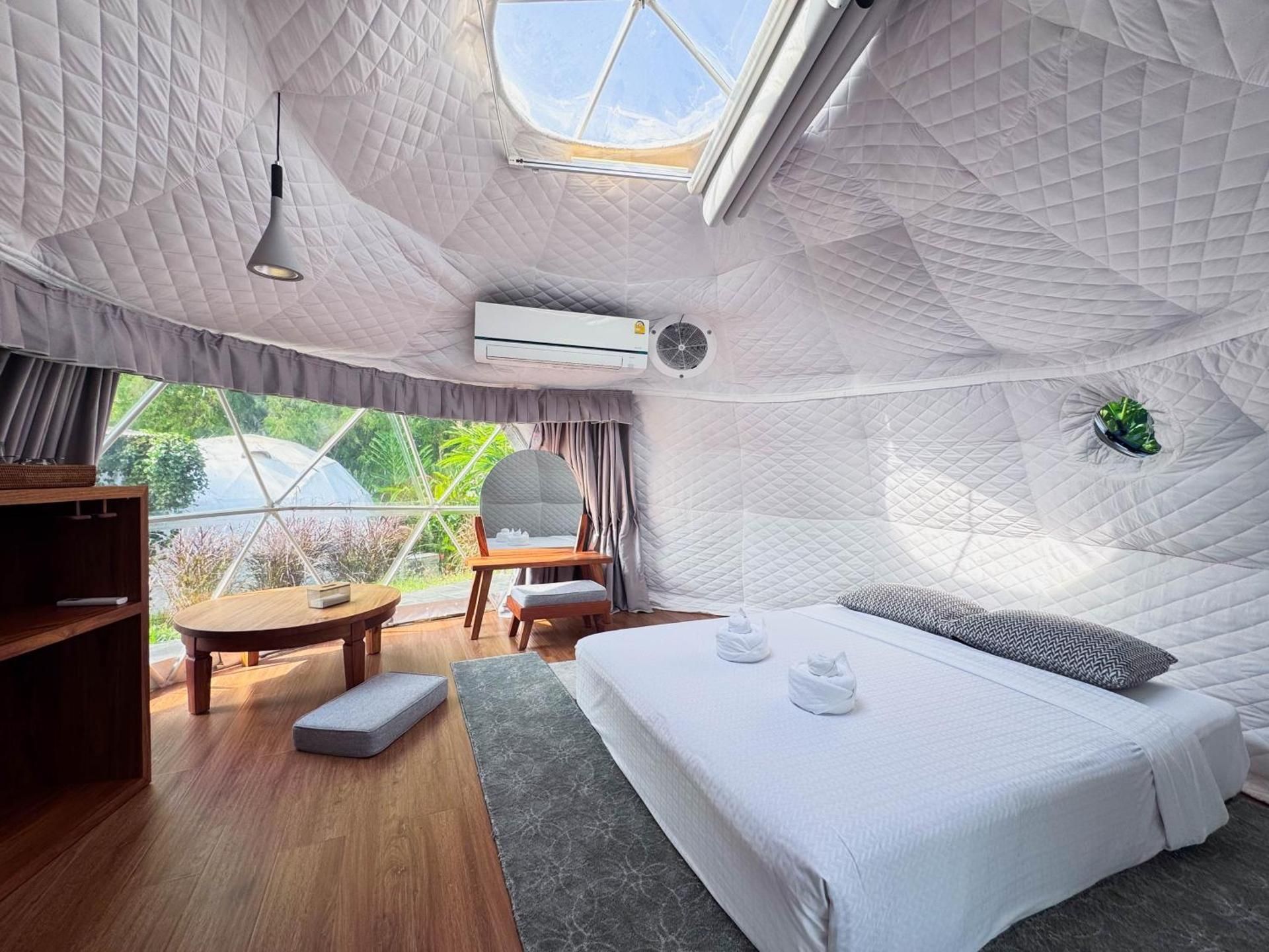 Double or Twin Room with Mountain View
