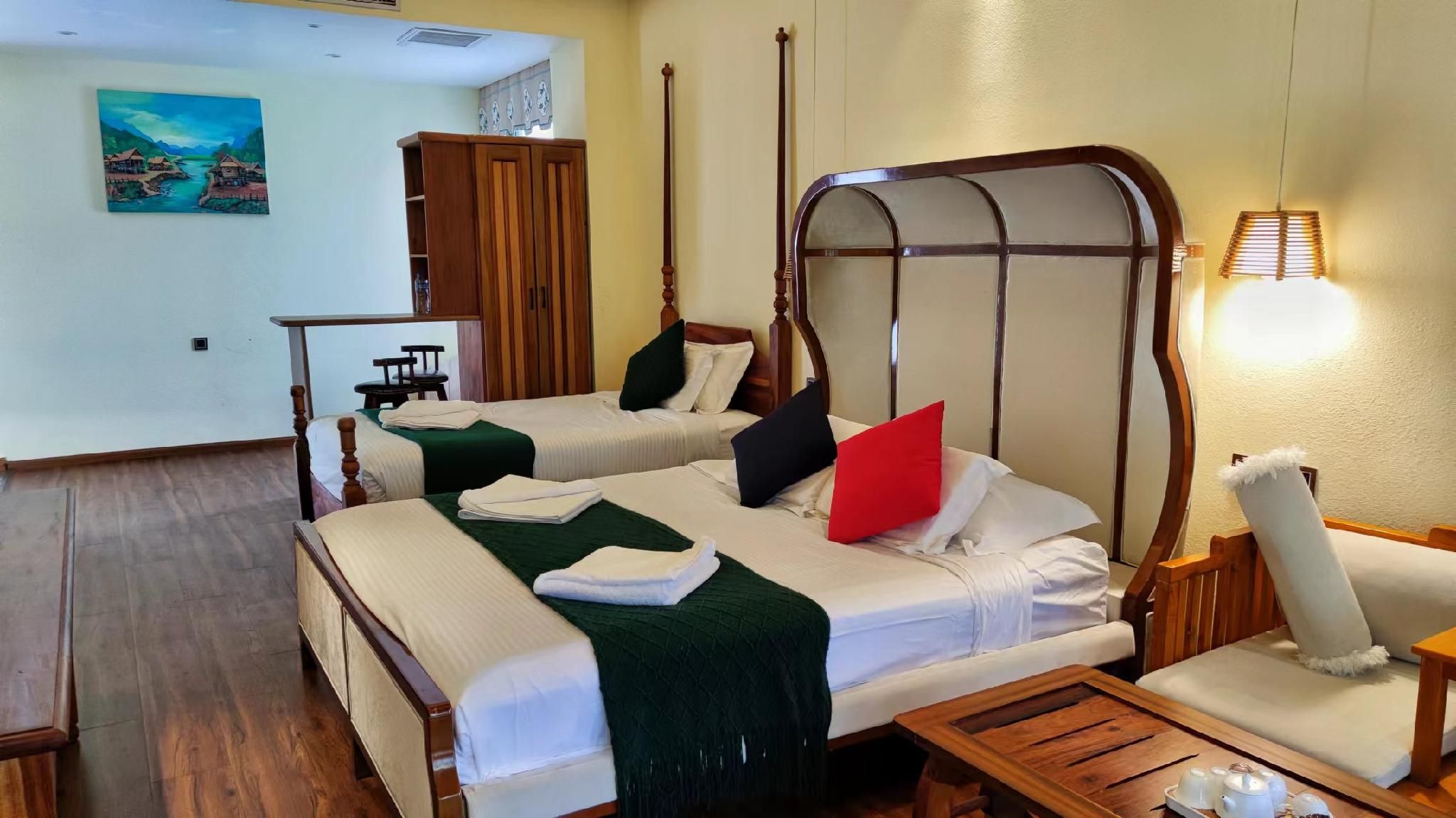 Deluxe Family Room