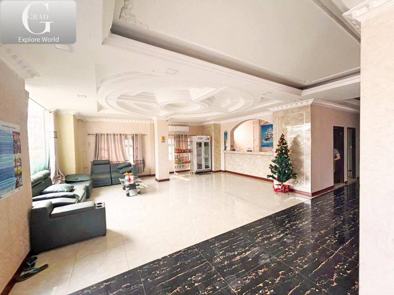 shared lounge/tv area