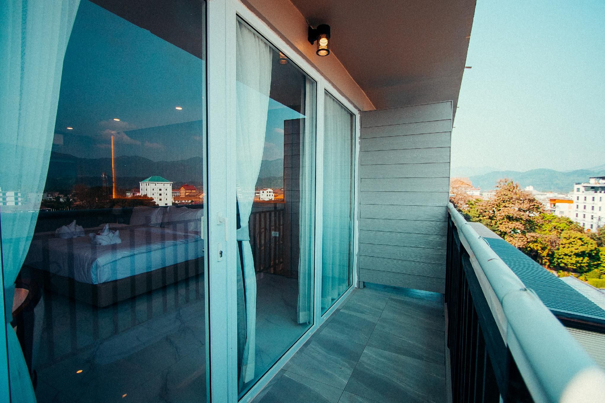 Junior Suite Double - City View